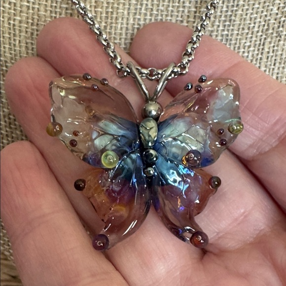 Beautiful handmade lampwork Butterfly Pendant Necklace - Picture 4 of 6
